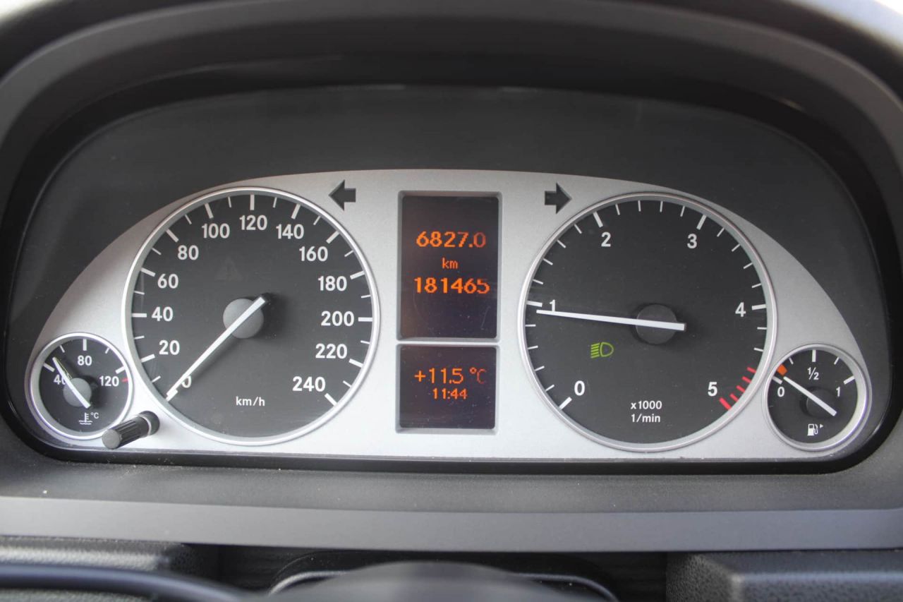 Mercedes-Benz B180 | 11