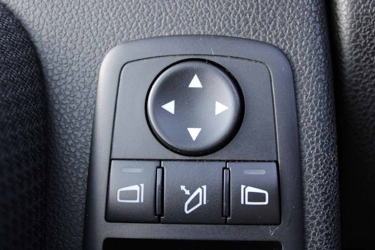 Mercedes-Benz B180 | 15