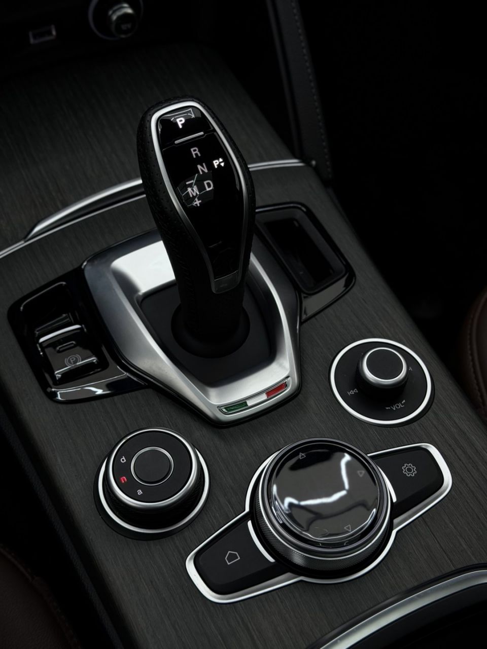 Alfa Romeo Stelvio | 24