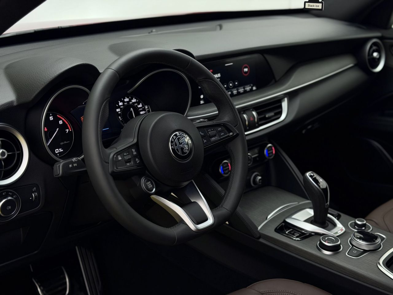 Alfa Romeo Stelvio | 8