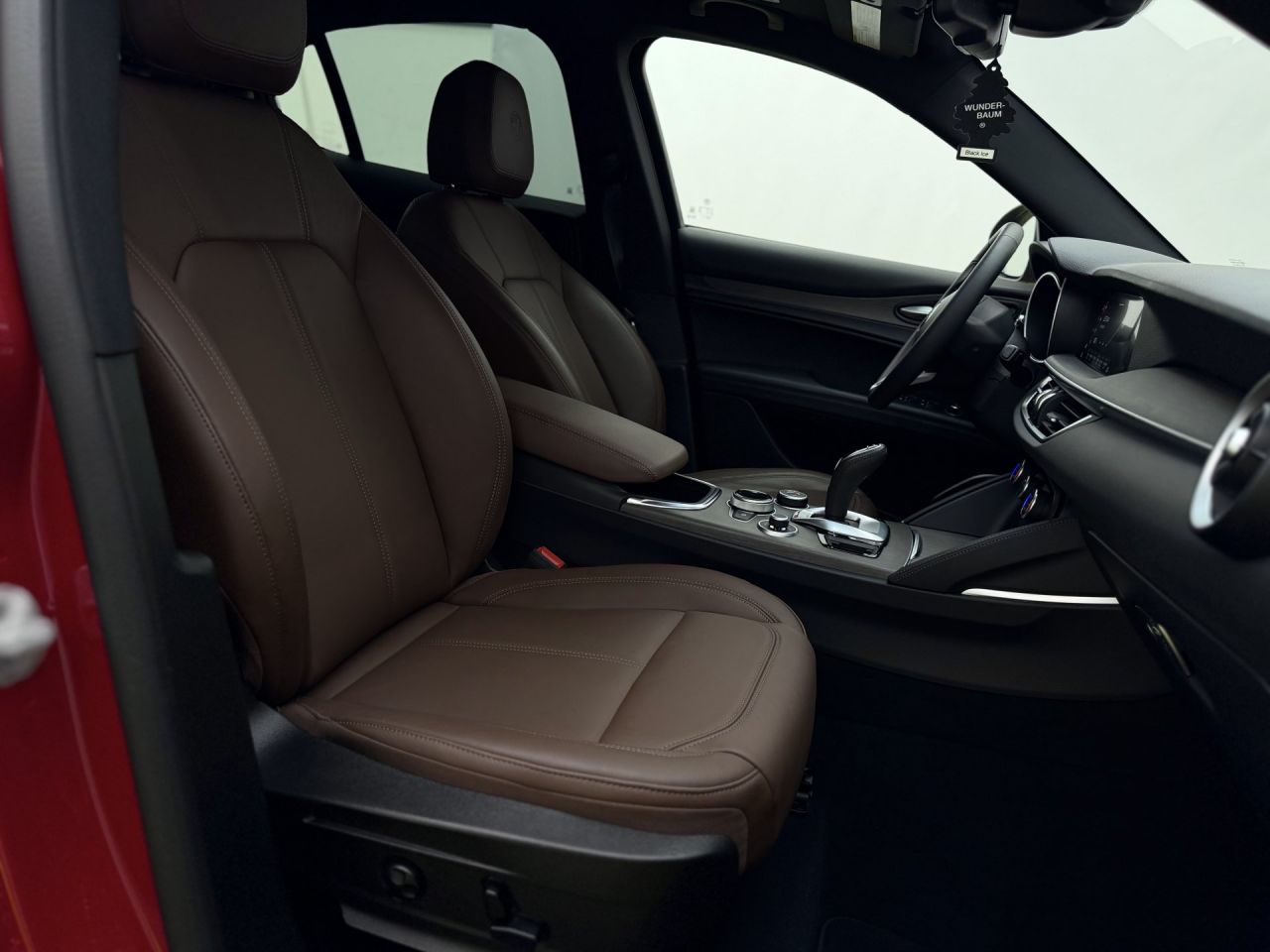 Alfa Romeo Stelvio | 14