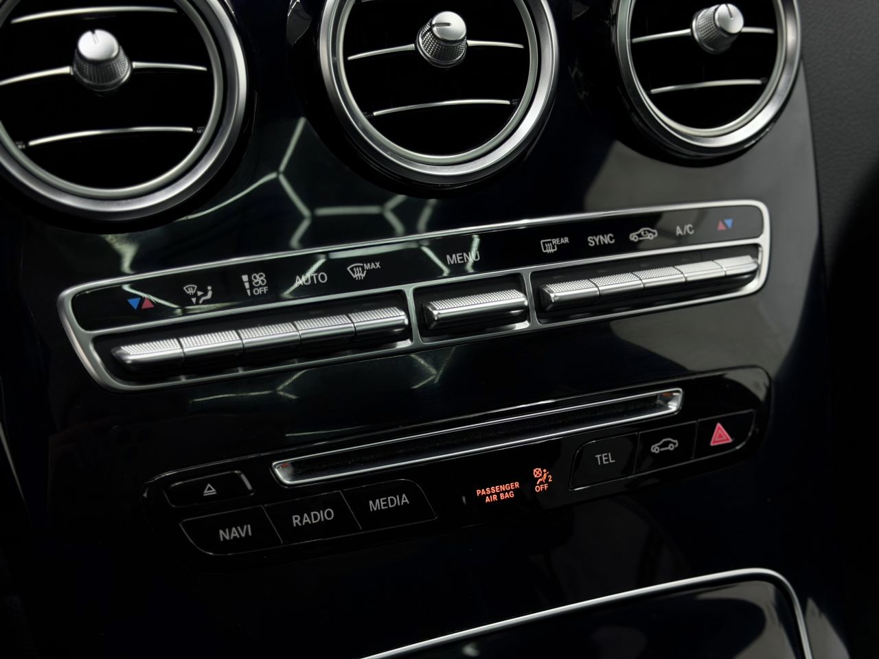 Mercedes-Benz GLC250 | 25