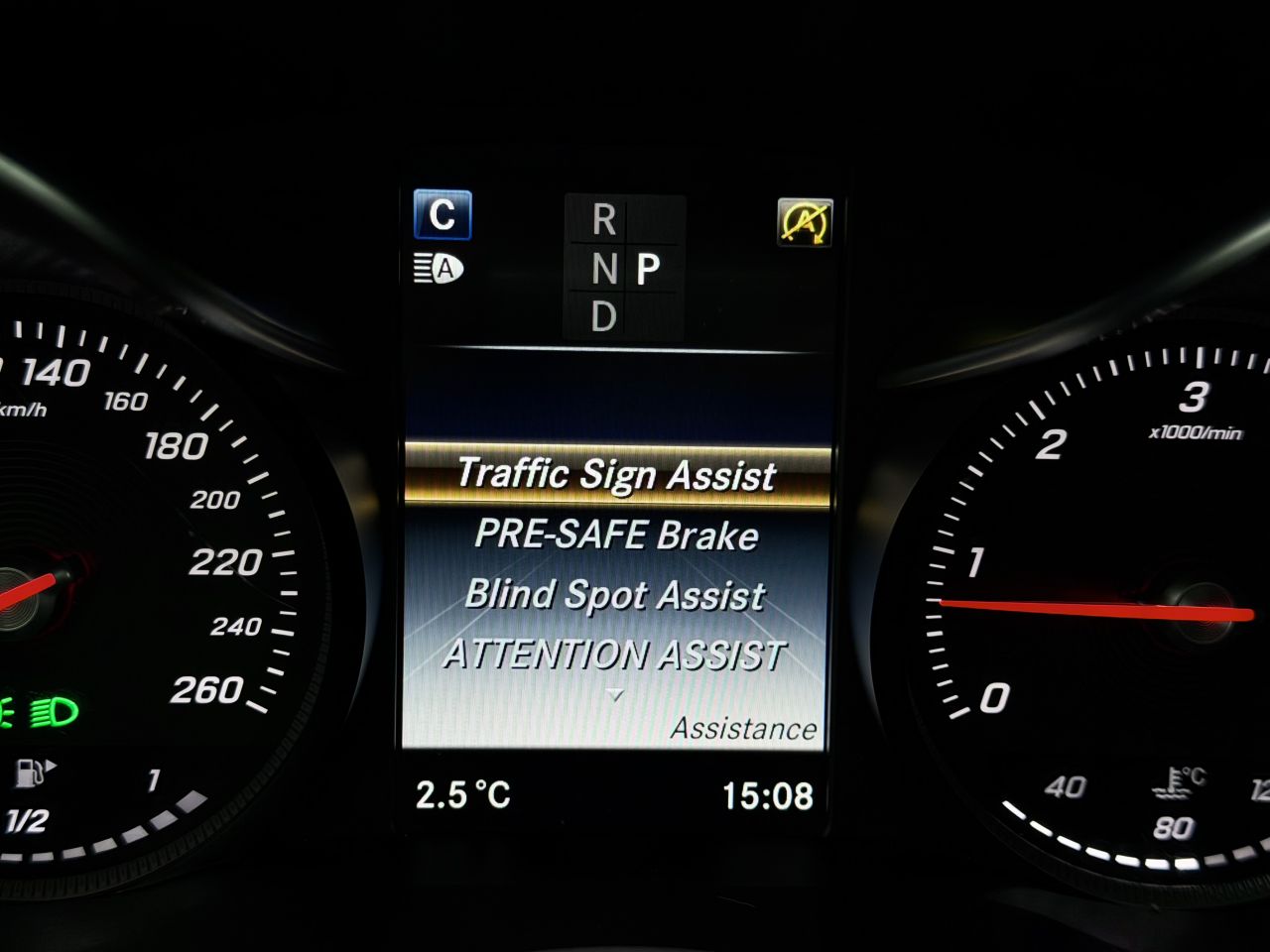 Mercedes-Benz GLC250 | 30