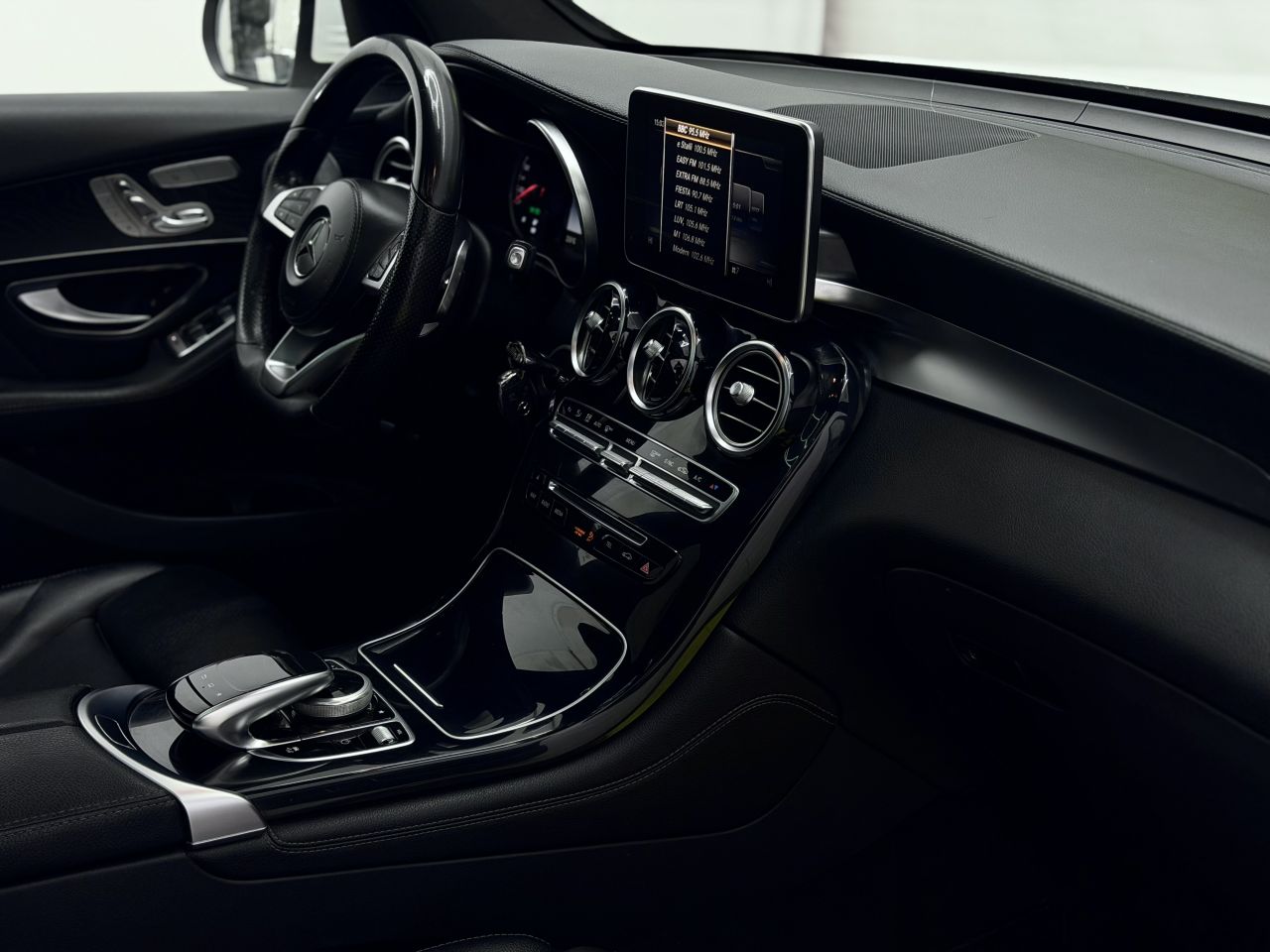 Mercedes-Benz GLC250 | 16