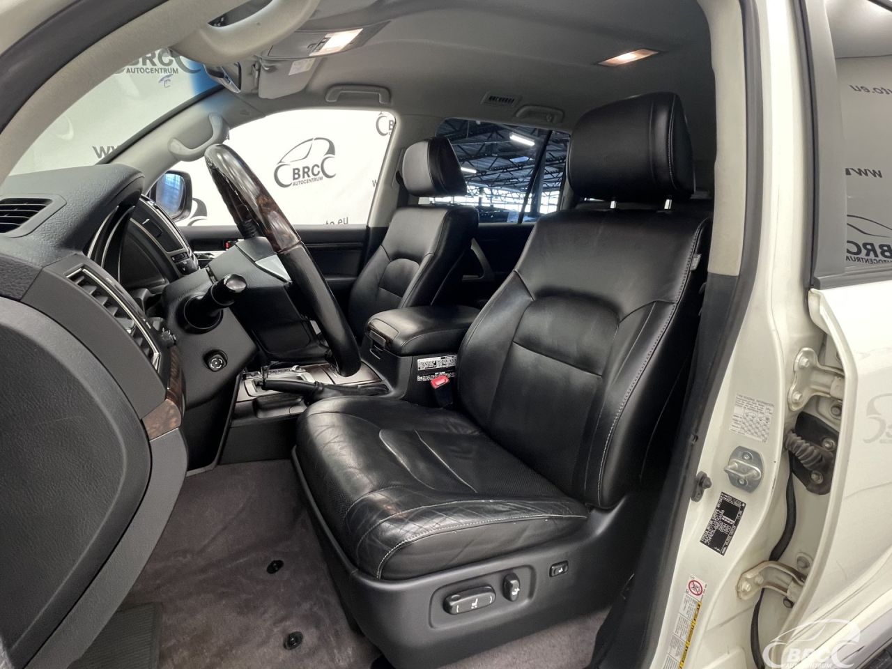 Toyota Land Cruiser | 23