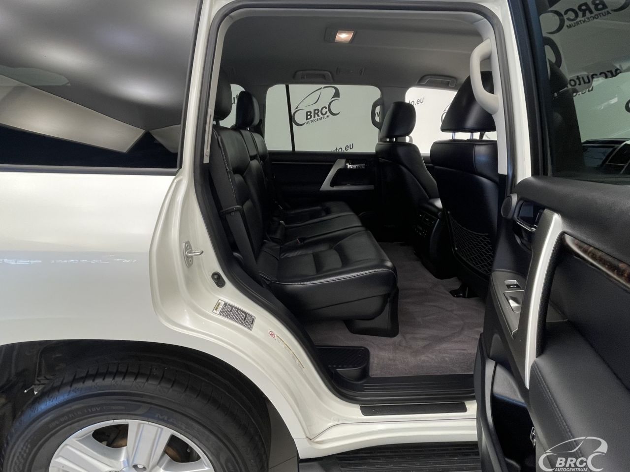Toyota Land Cruiser | 9