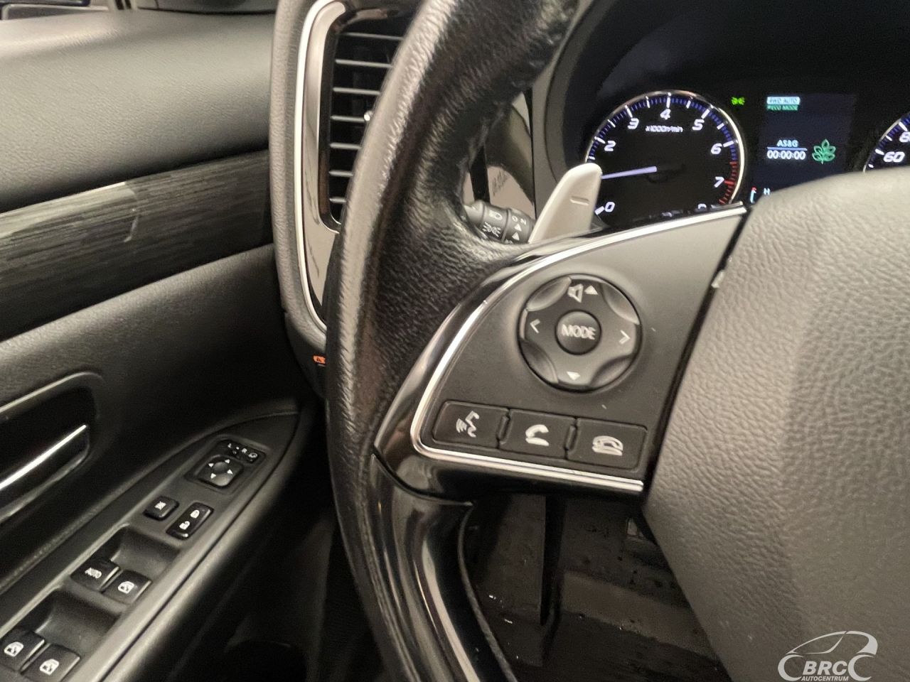 Mitsubishi Outlander | 32