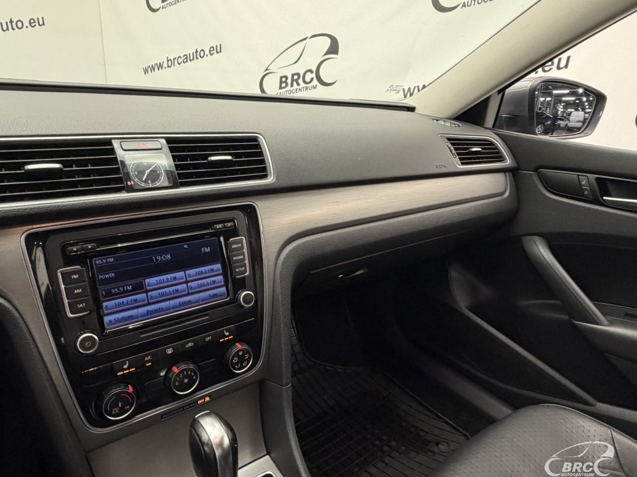 Volkswagen Passat | 24