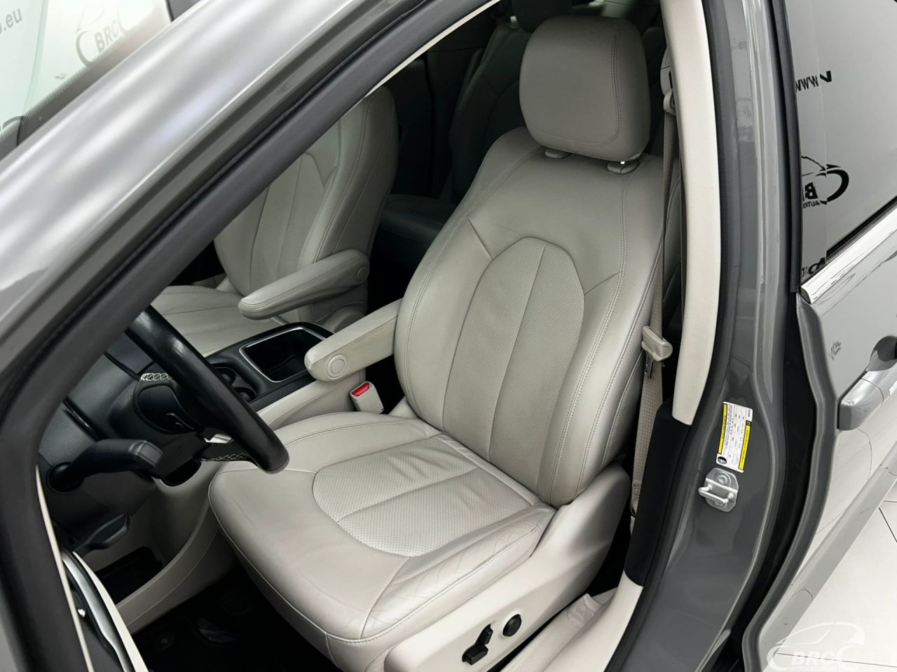 Chrysler Pacifica | 4