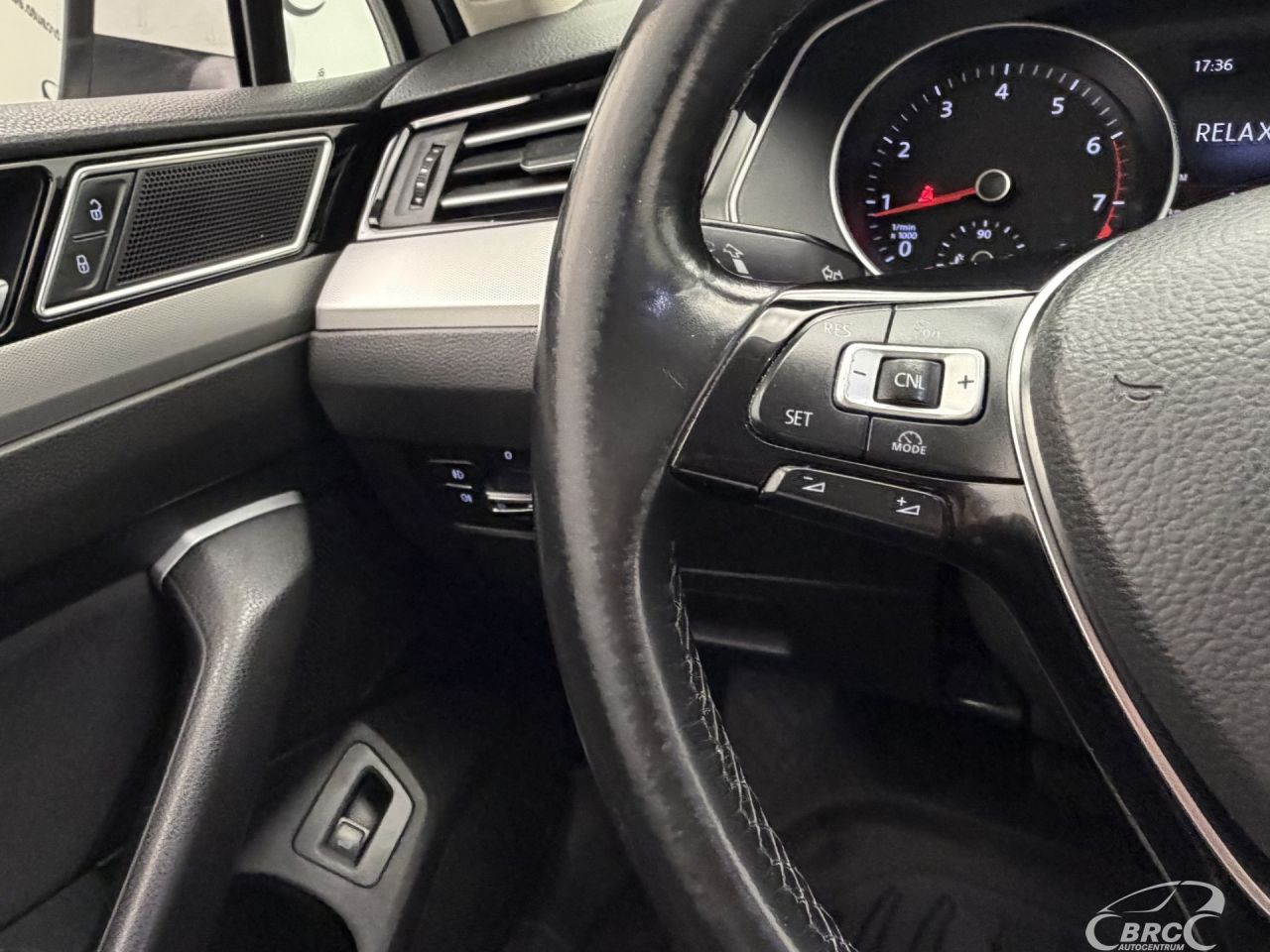 Volkswagen Passat | 30