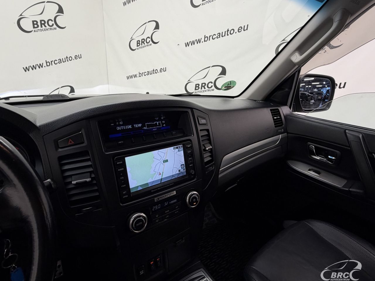 Mitsubishi Pajero | 28