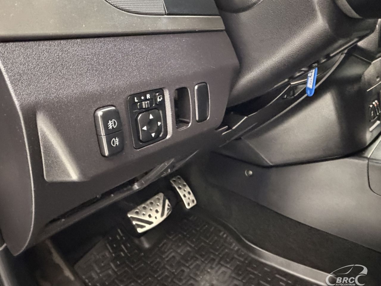 Mitsubishi Pajero | 25