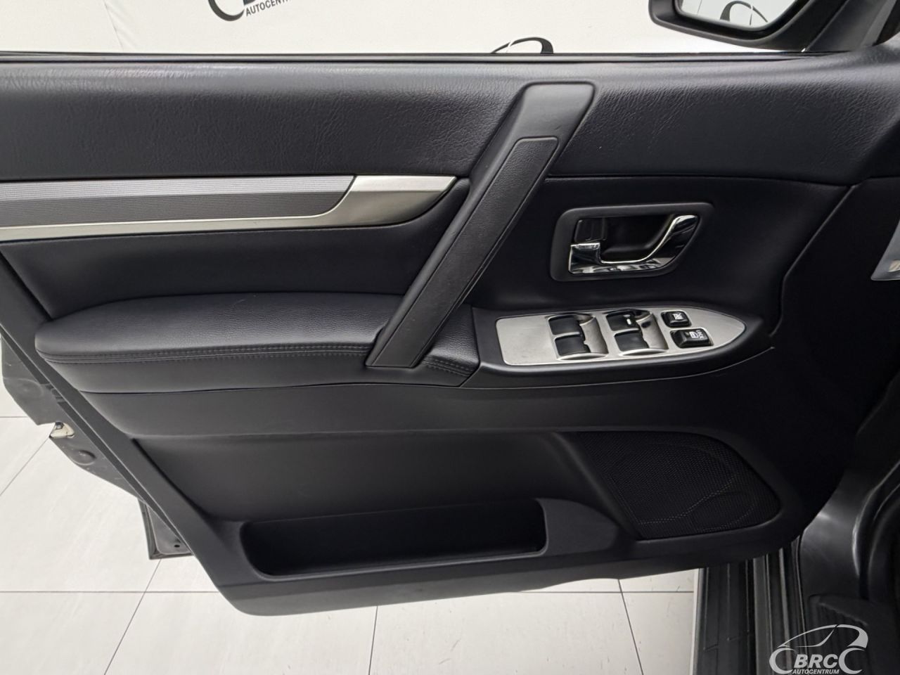 Mitsubishi Pajero | 20