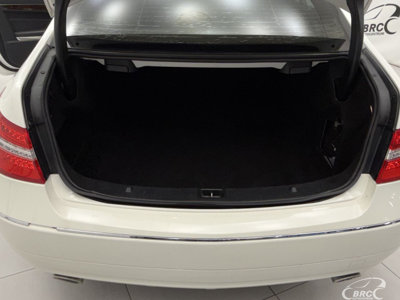 Mercedes-Benz E350 | 38