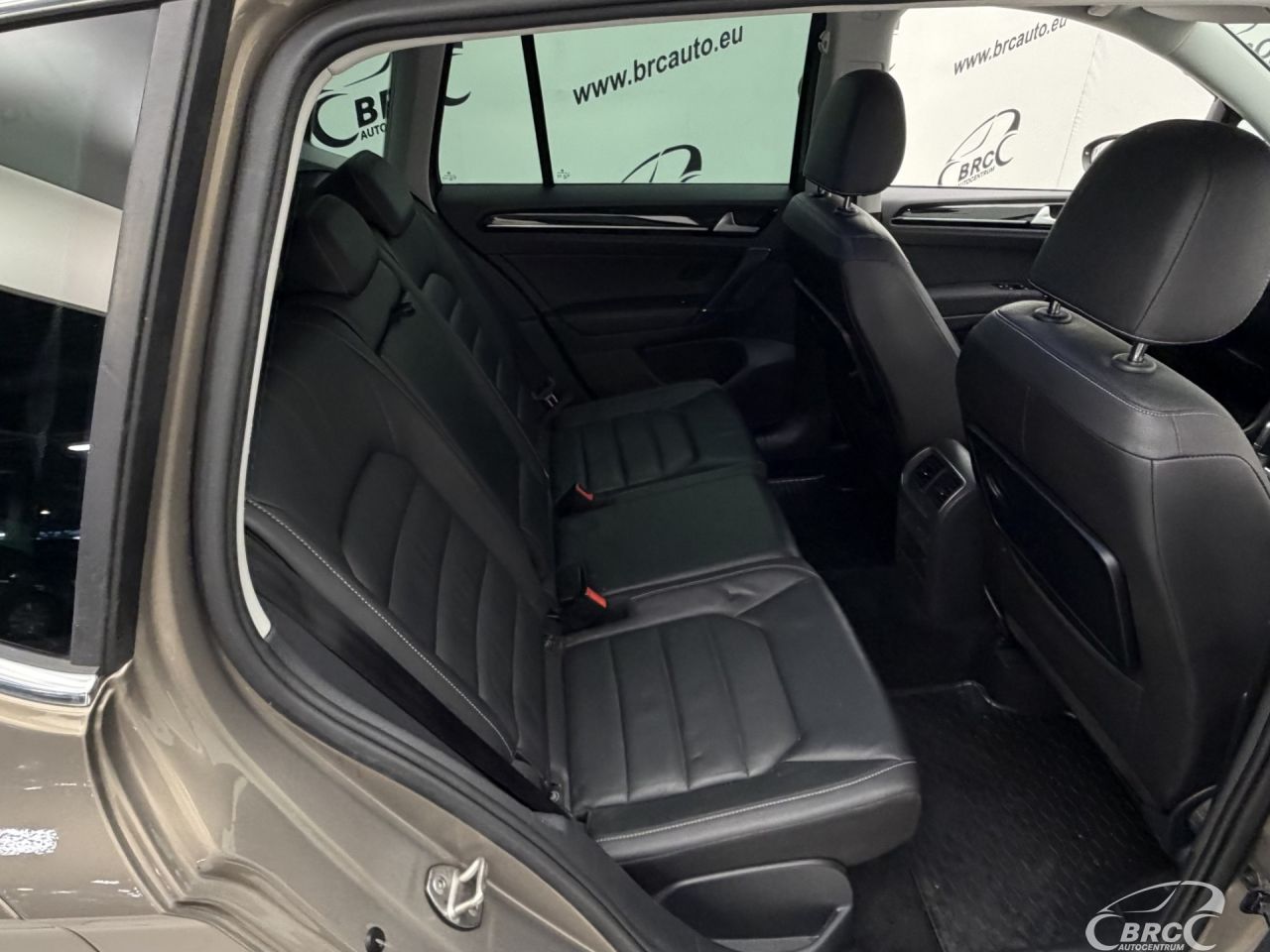 Volkswagen Golf | 10