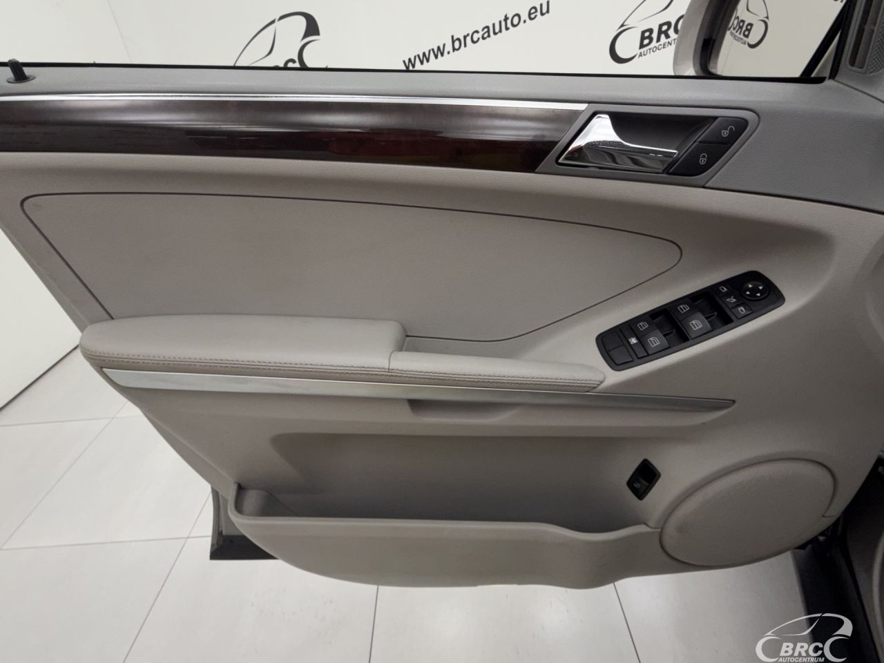 Mercedes-Benz ML320 | 19