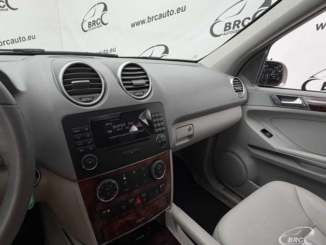 Mercedes-Benz ML320 | 26