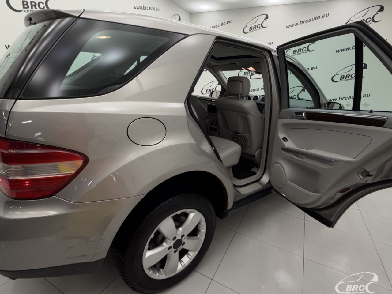 Mercedes-Benz ML320 | 11