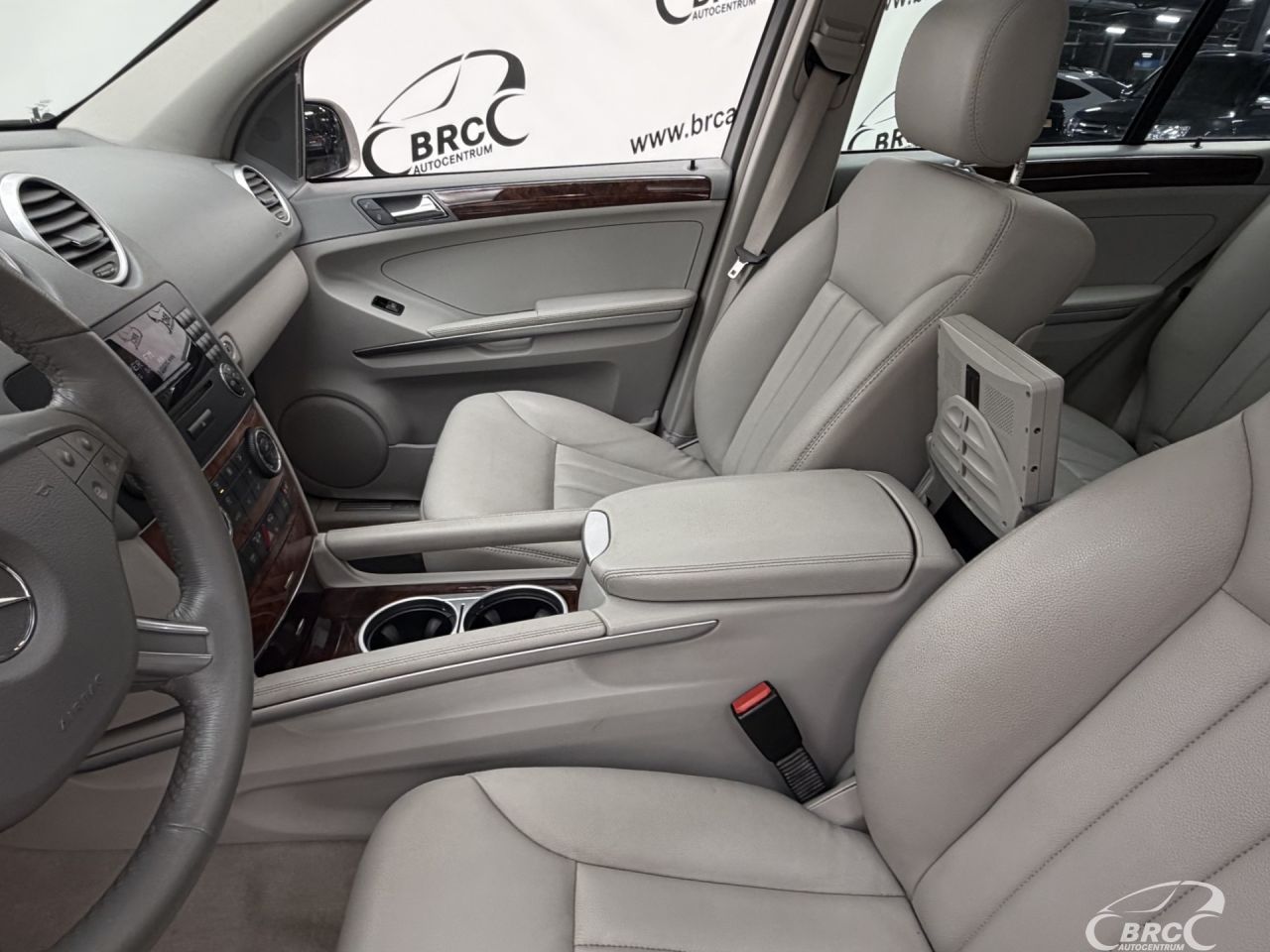 Mercedes-Benz ML320 | 23