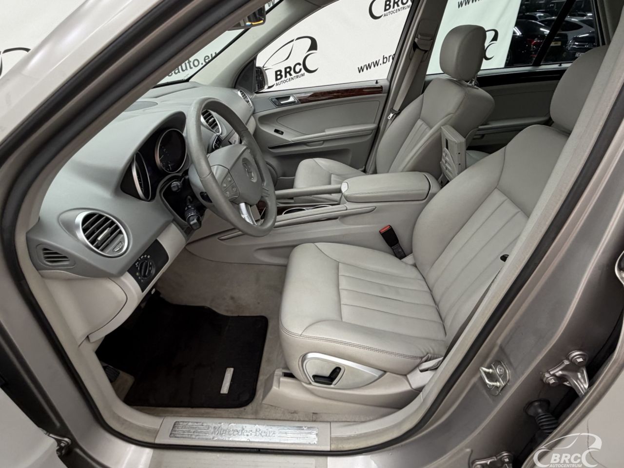 Mercedes-Benz ML320 | 20