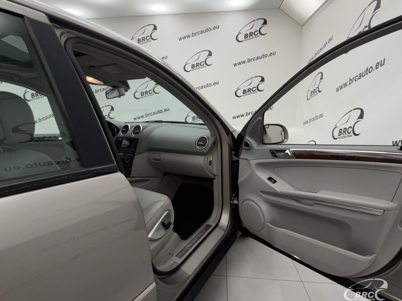 Mercedes-Benz ML320 | 7