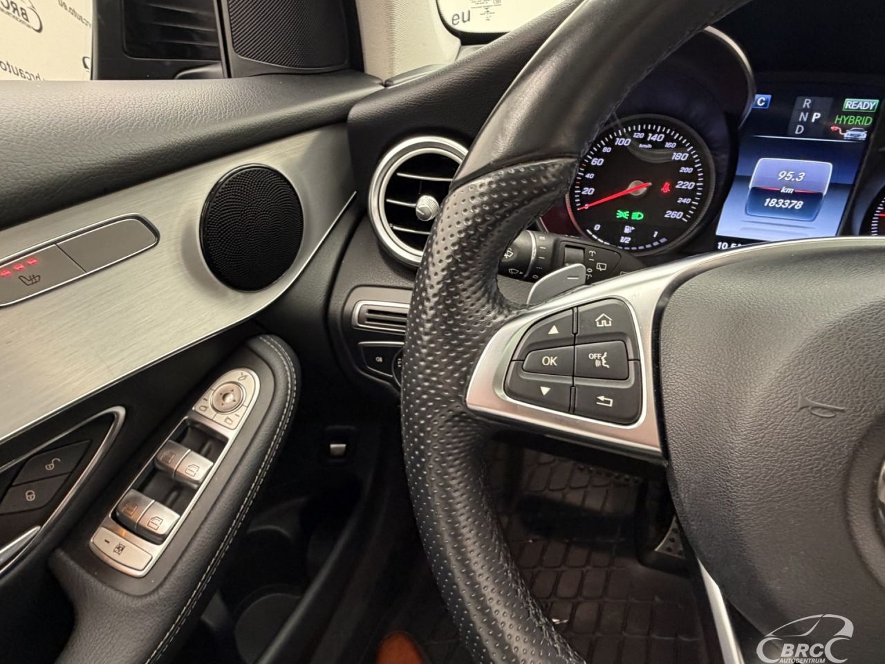 Mercedes-Benz GLC350 | 29