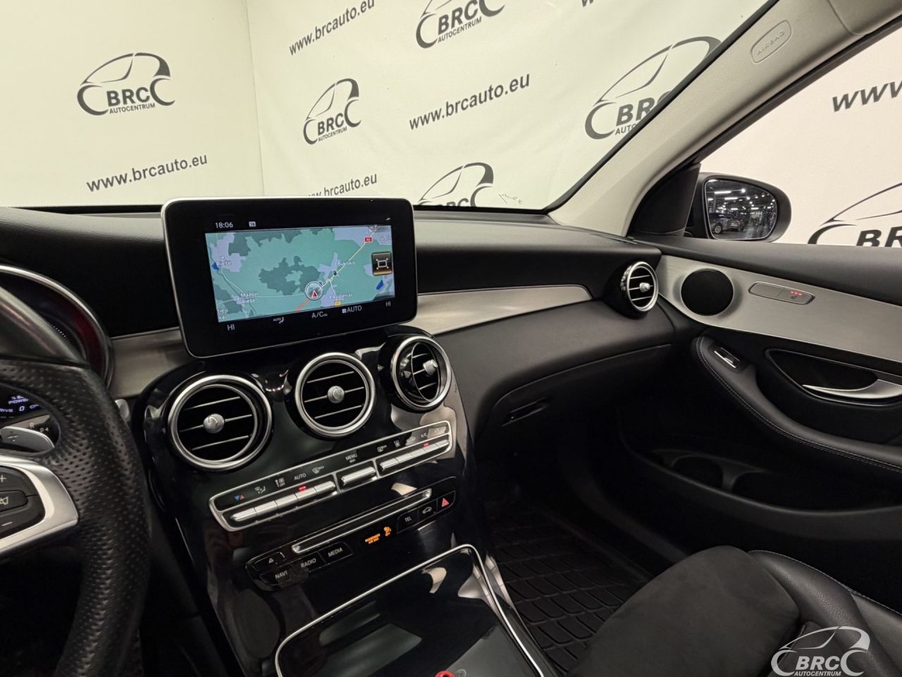 Mercedes-Benz GLC350 | 26