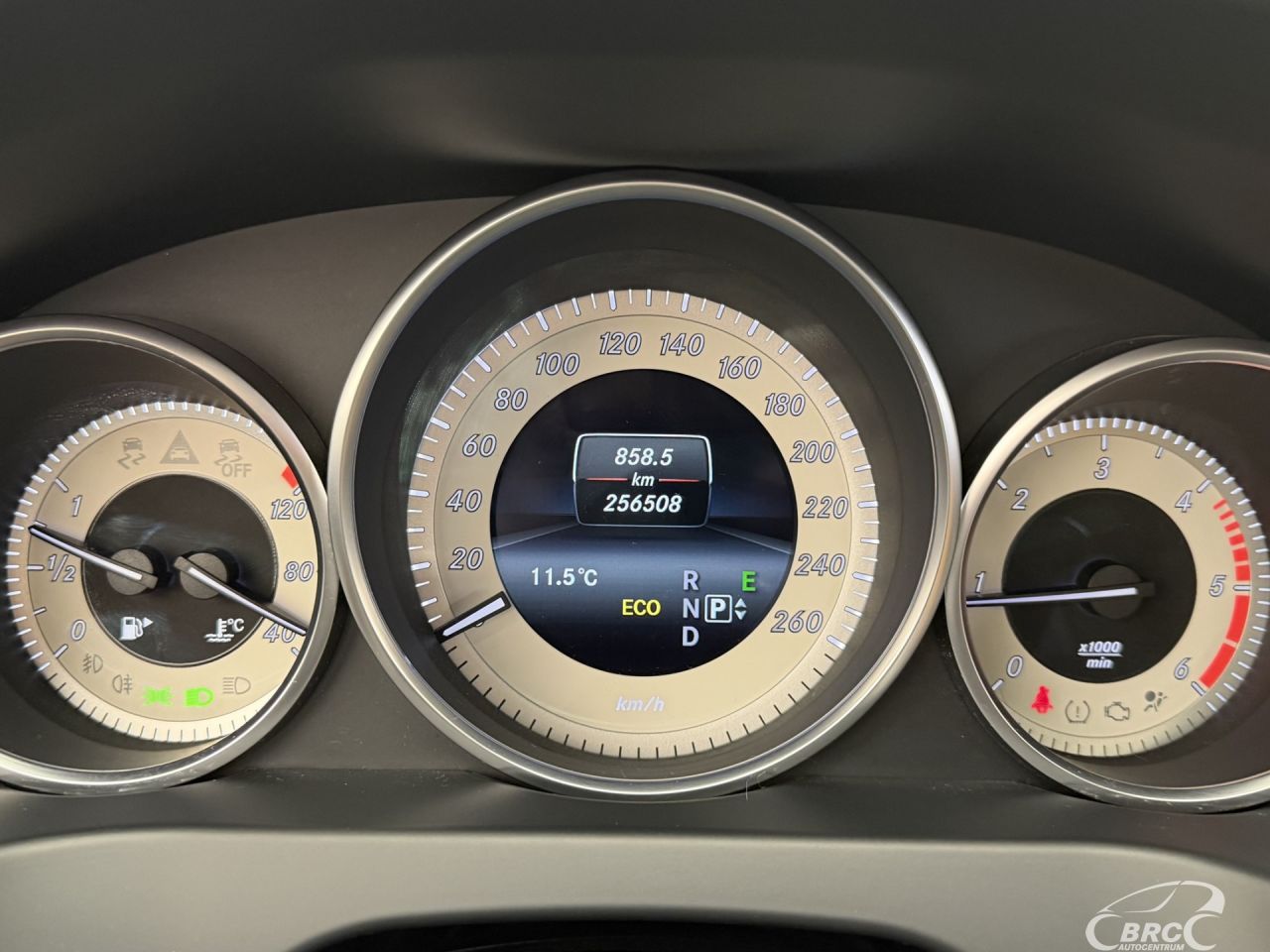 Mercedes-Benz E220 | 26