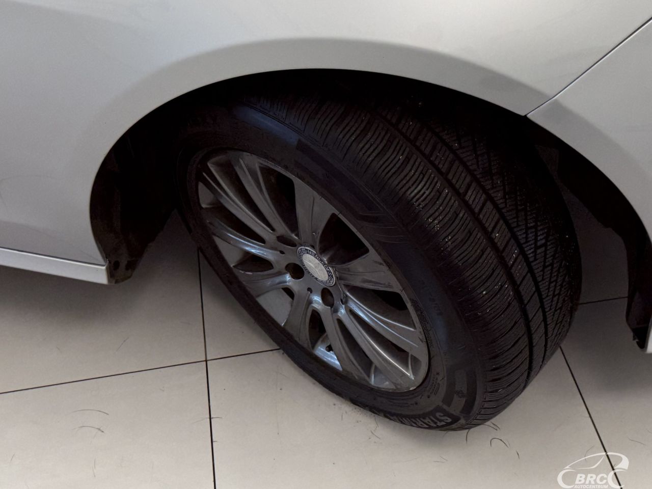 Mercedes-Benz E220 | 36