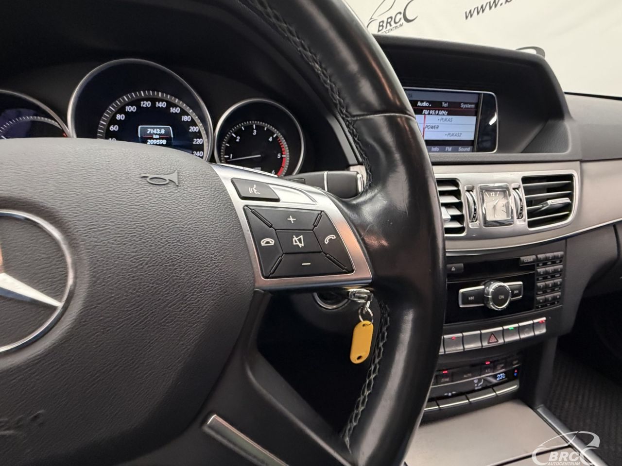 Mercedes-Benz E220 | 27