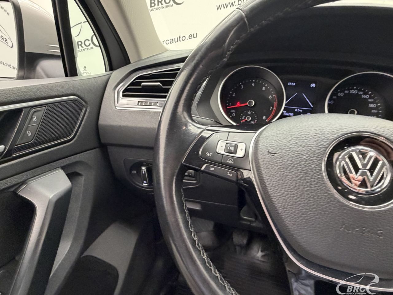 Volkswagen Tiguan | 29