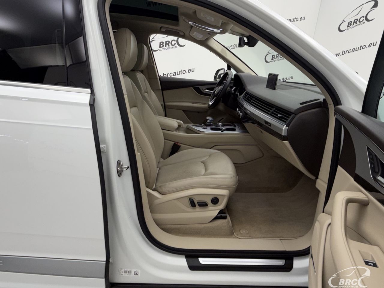 Audi Q7 | 3