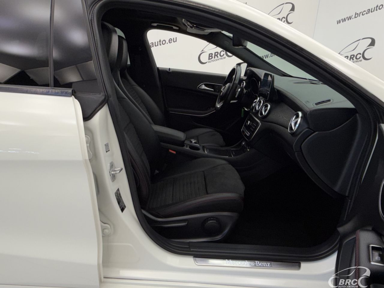 Mercedes-Benz CLA220 | 3