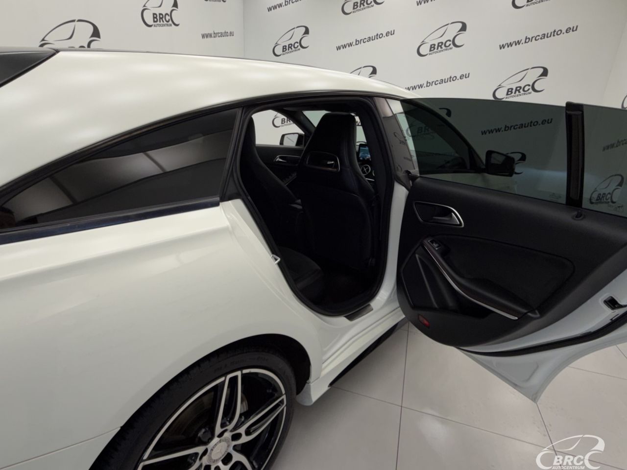 Mercedes-Benz CLA220 | 11