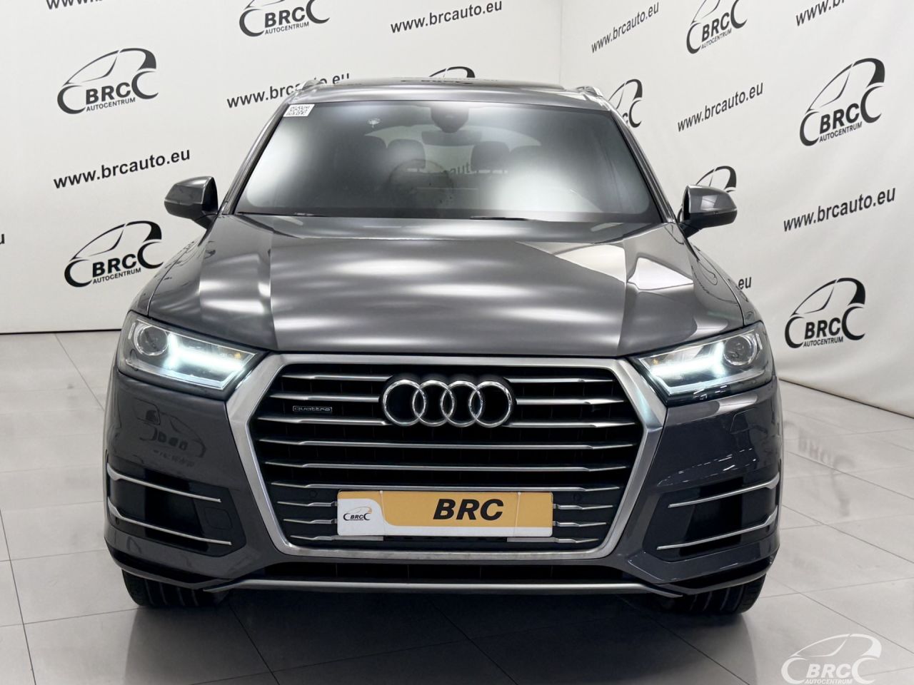 Audi Q7 | 50