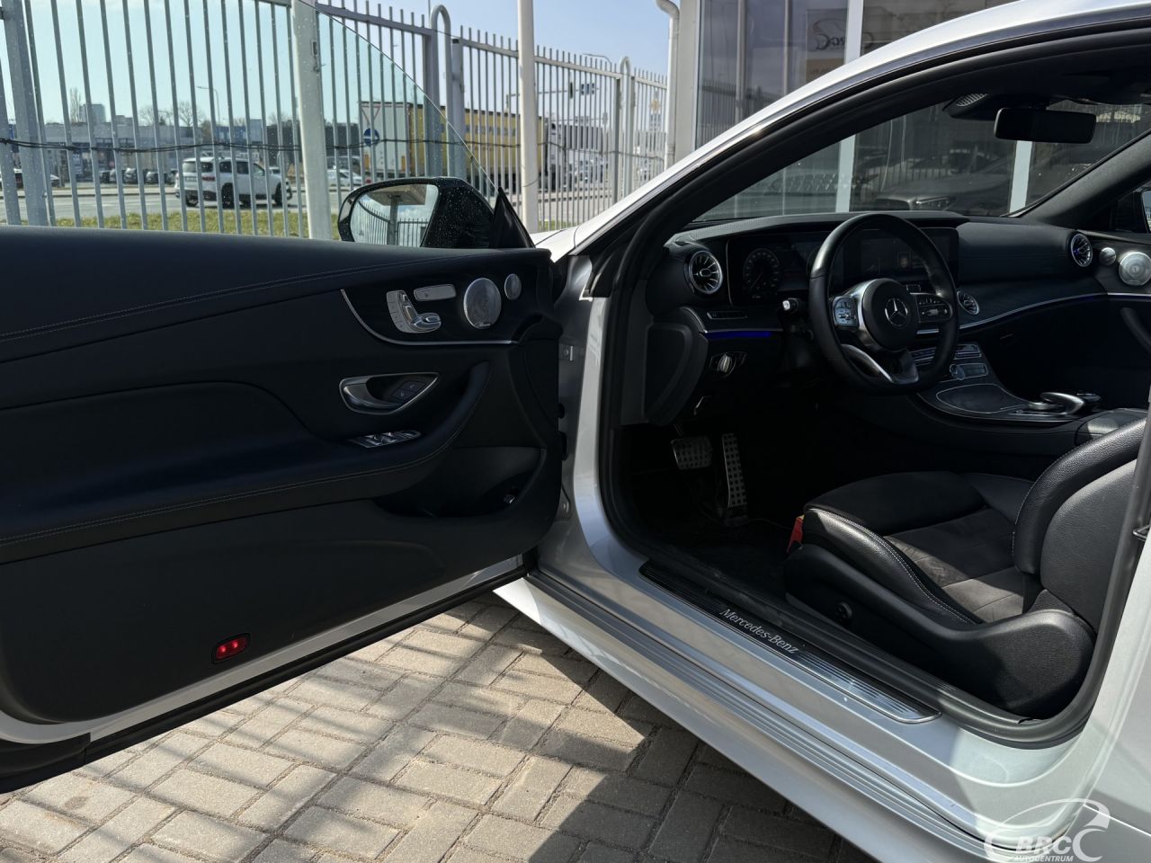 Mercedes-Benz E350 | 10