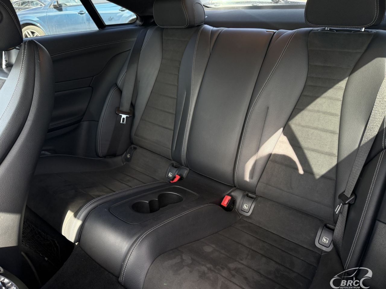 Mercedes-Benz E350 | 9