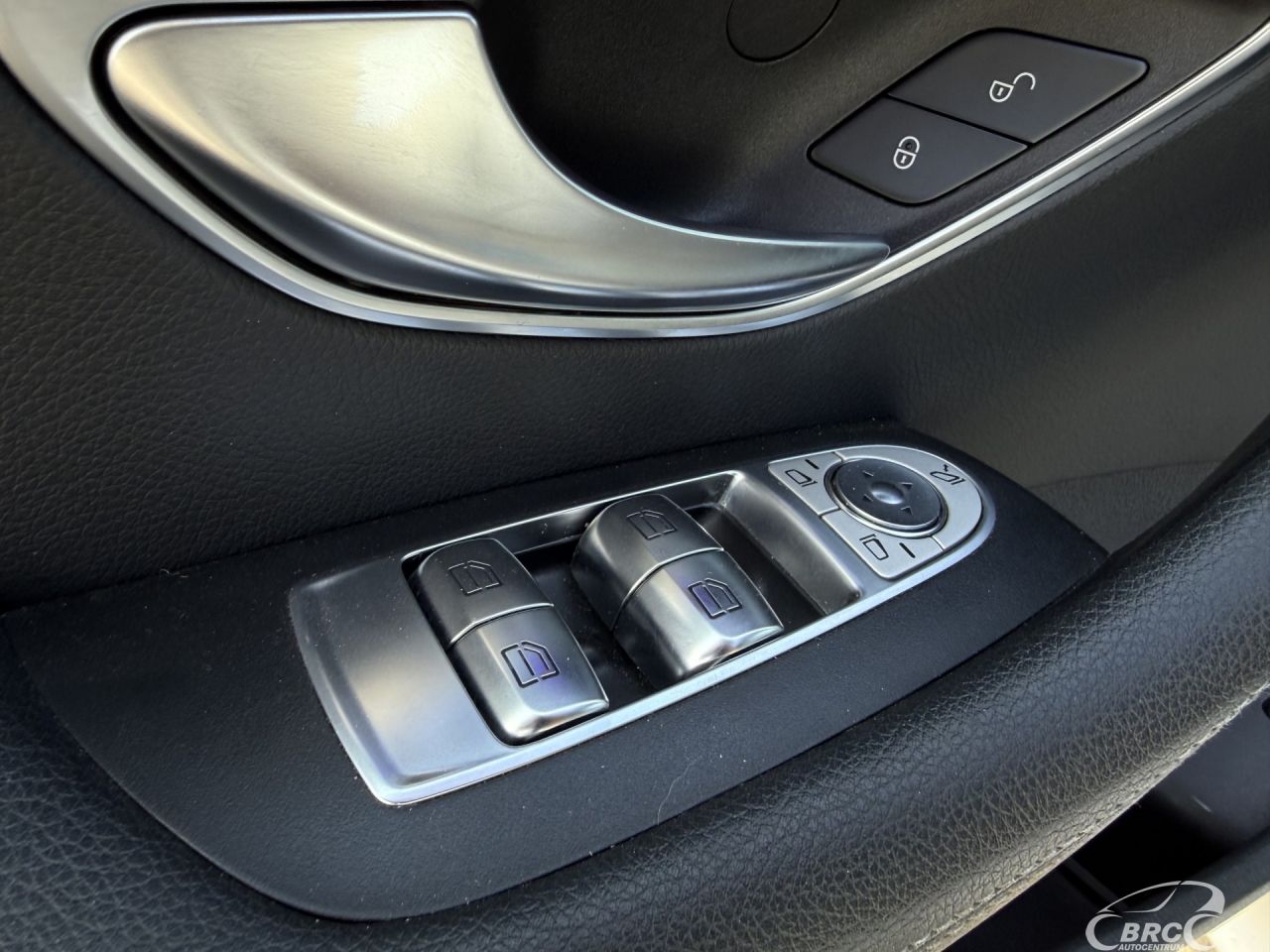 Mercedes-Benz E350 | 12