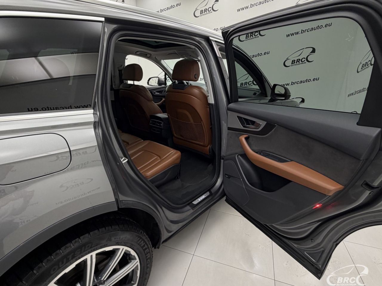 Audi Q7 | 12