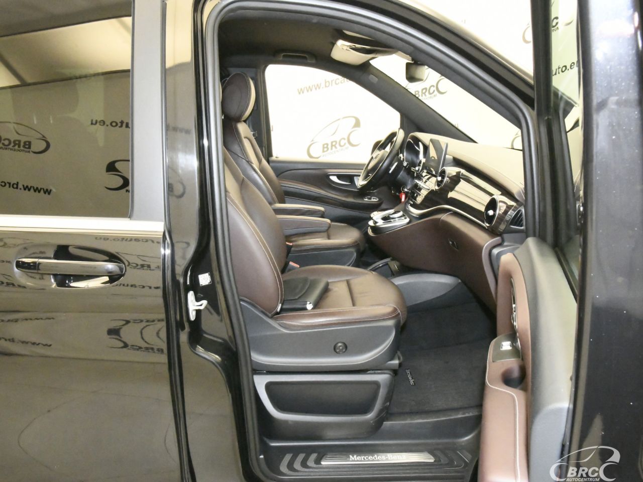 Mercedes-Benz V250 | 3