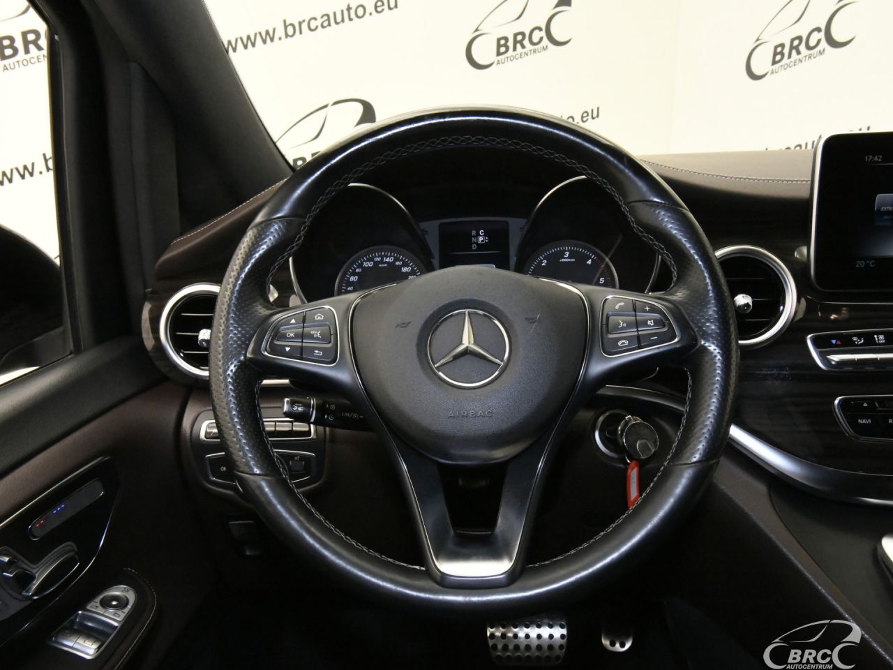 Mercedes-Benz V250 | 22