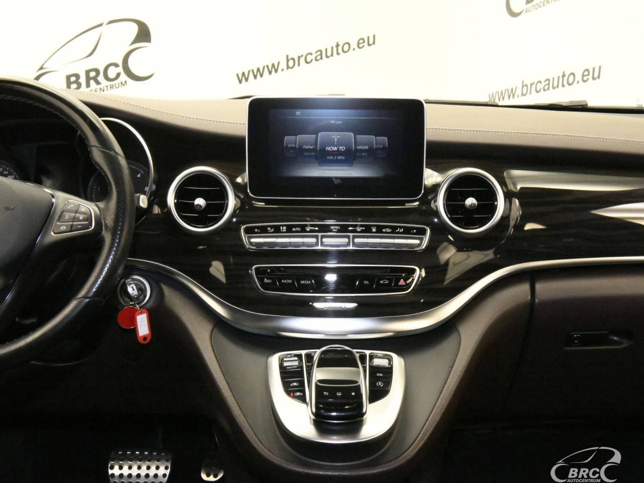 Mercedes-Benz V250 | 12