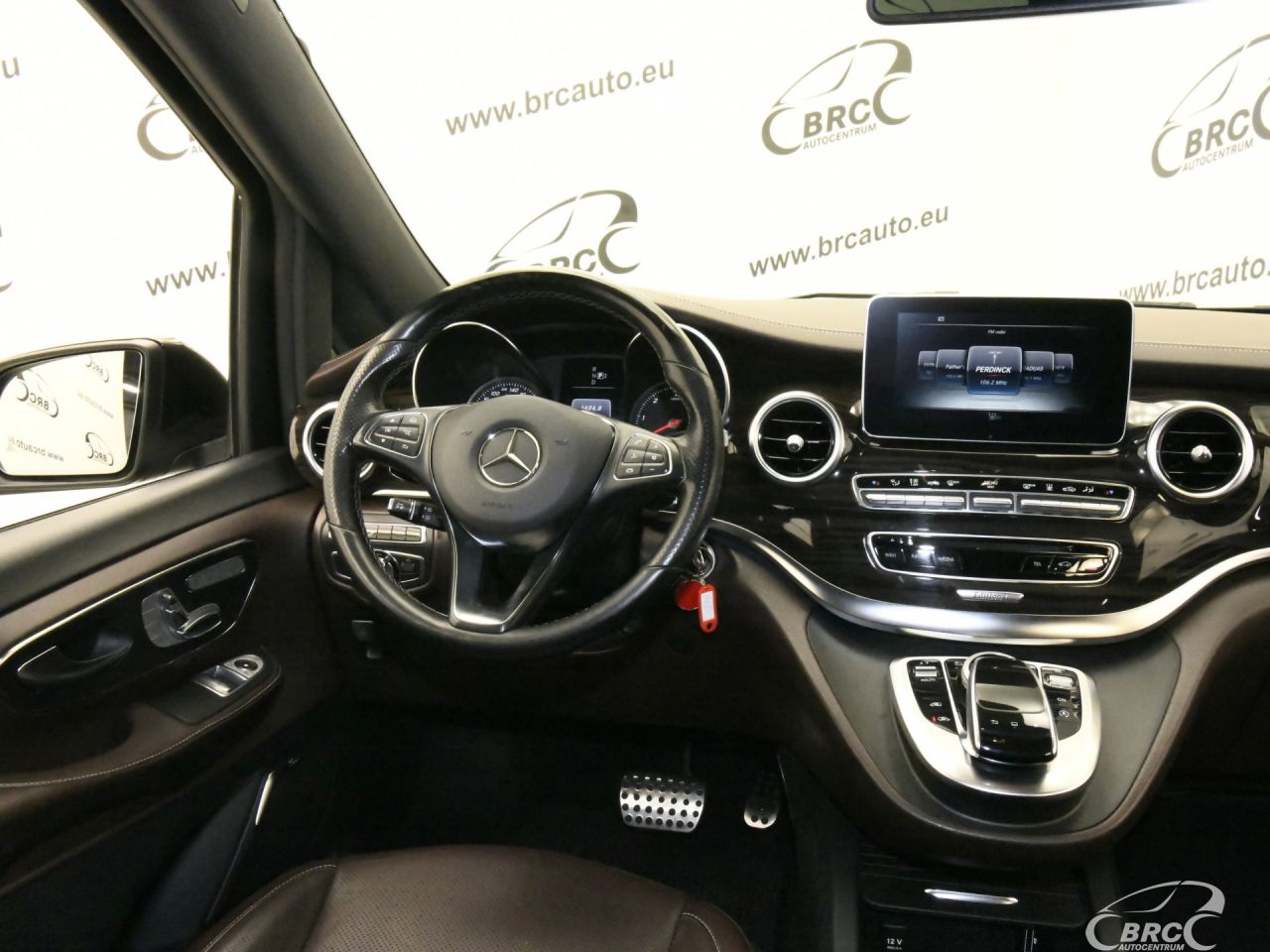 Mercedes-Benz V250 | 11