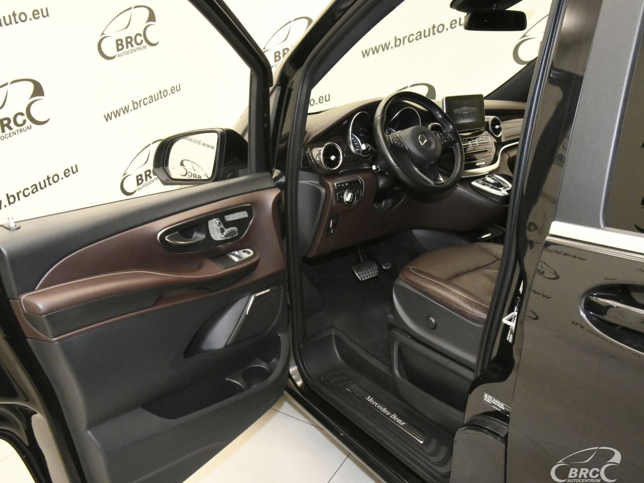 Mercedes-Benz V250 | 16