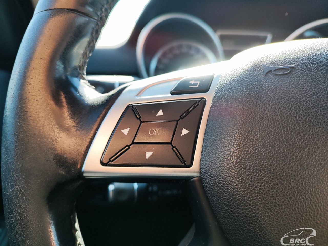 Mercedes-Benz ML350 | 26