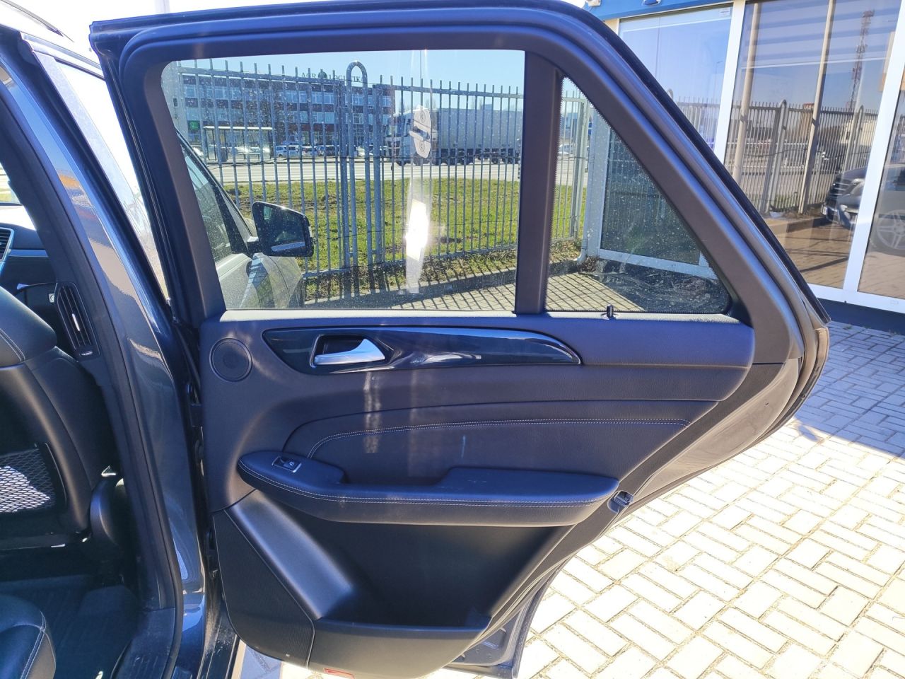 Mercedes-Benz ML350 | 9