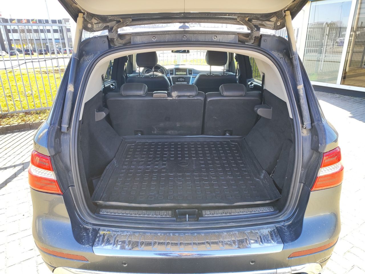 Mercedes-Benz ML350 | 12