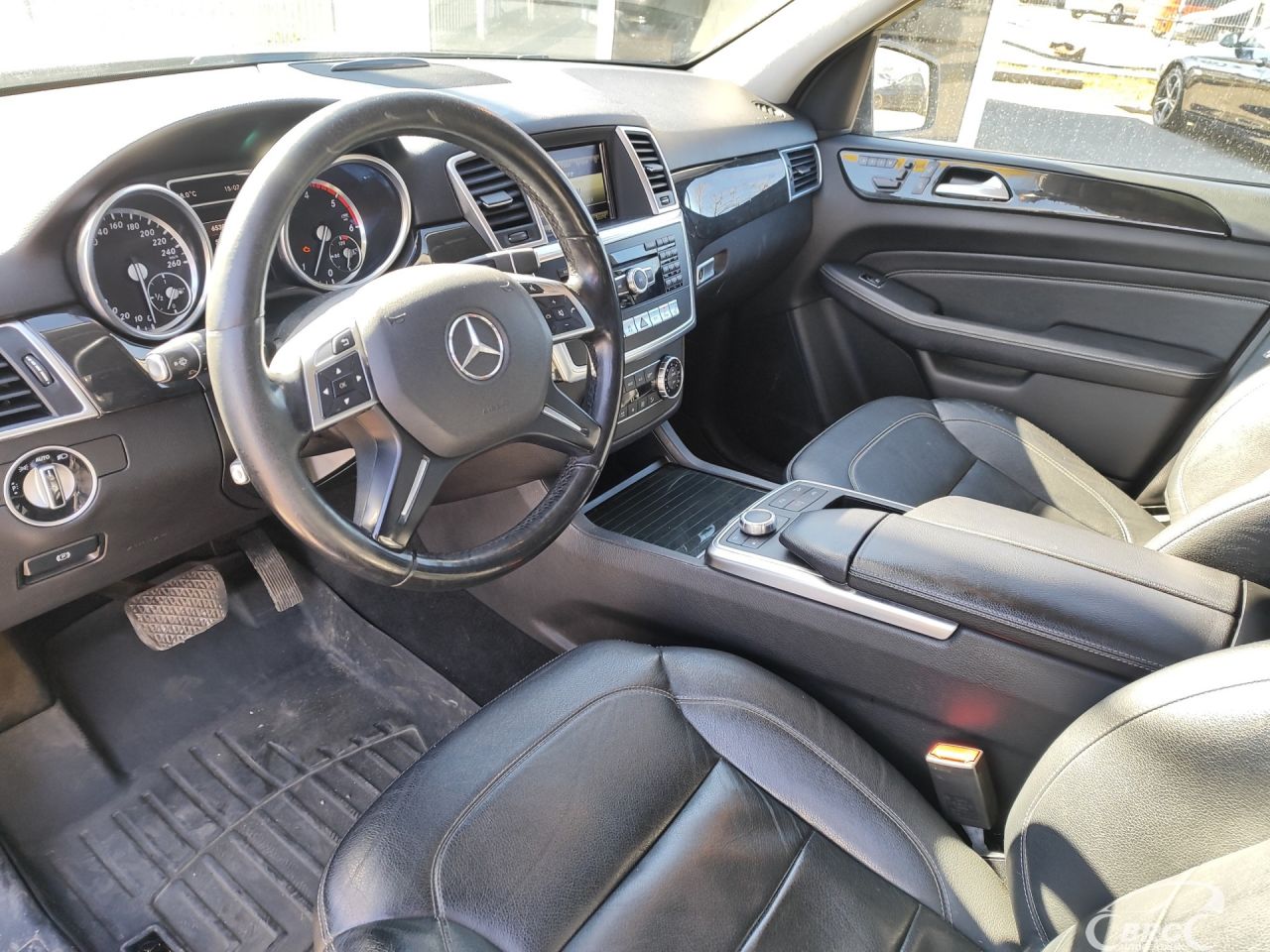 Mercedes-Benz ML350 | 24