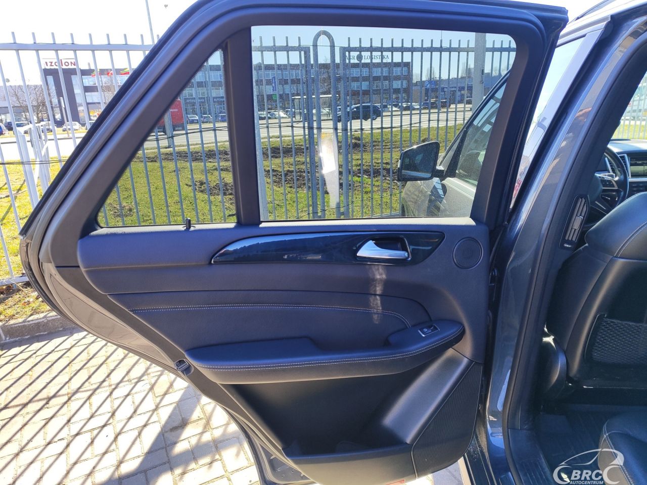 Mercedes-Benz ML350 | 15