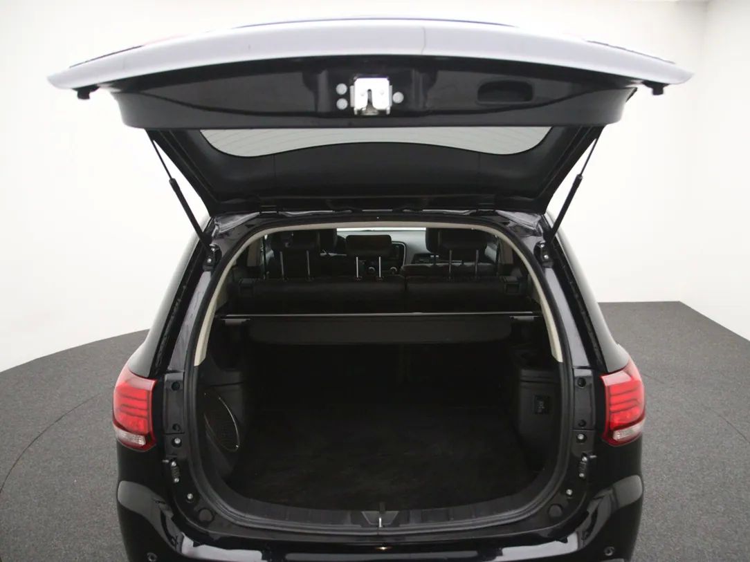 Mitsubishi Outlander | 32